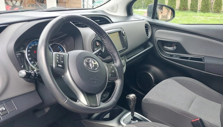 Toyota Yaris cena 47900 przebieg: 58000, rok produkcji 2015 z Tarnobrzeg małe 56